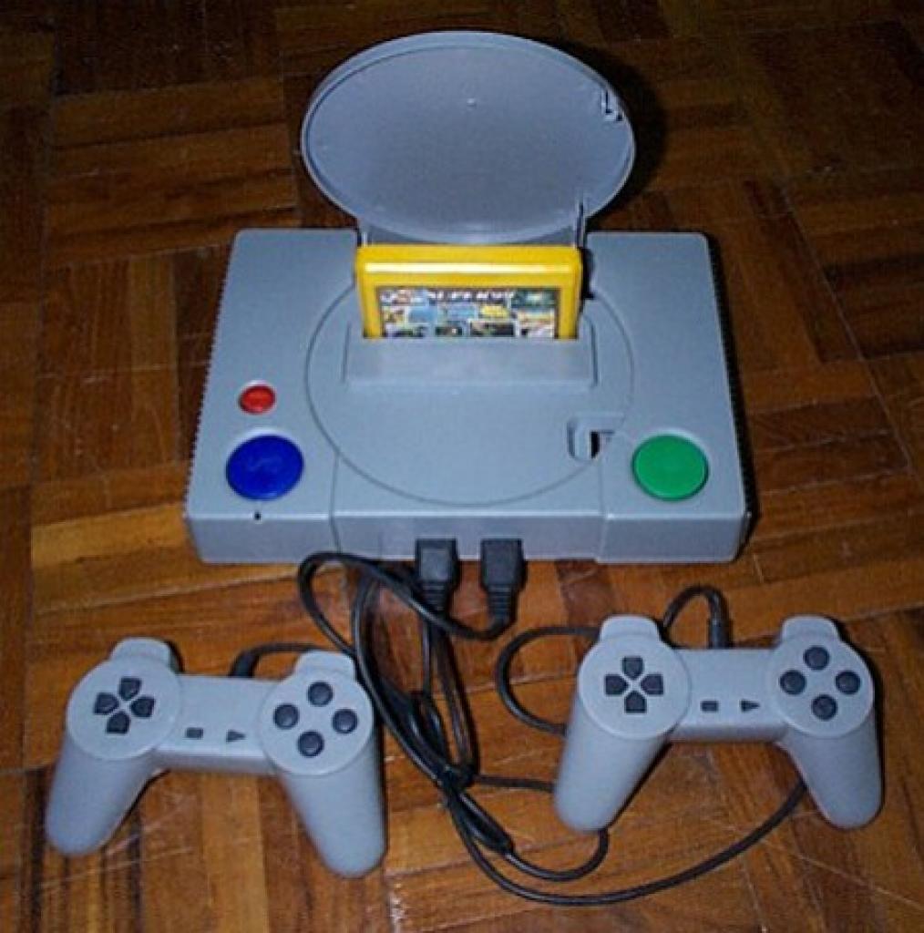 [05/01/2009] Das waren noch Zeiten: die Polystation und ihr Cartridge-Slot.