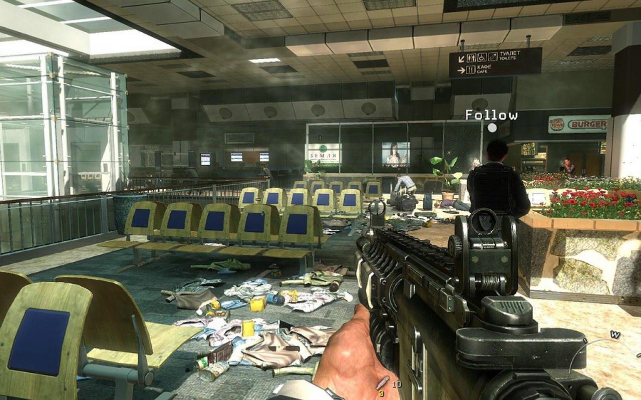 [10/11/2009] Letztes Jahr hielt Modern Warfare 2 die Welt am Diskutieren: Ist es okay, dass man in einem Videospiel auf Zivilisten schießen kann? Die Wellen schlugen hoch, der Level an sich hätte aber weniger plakativ inszeniert werden können.