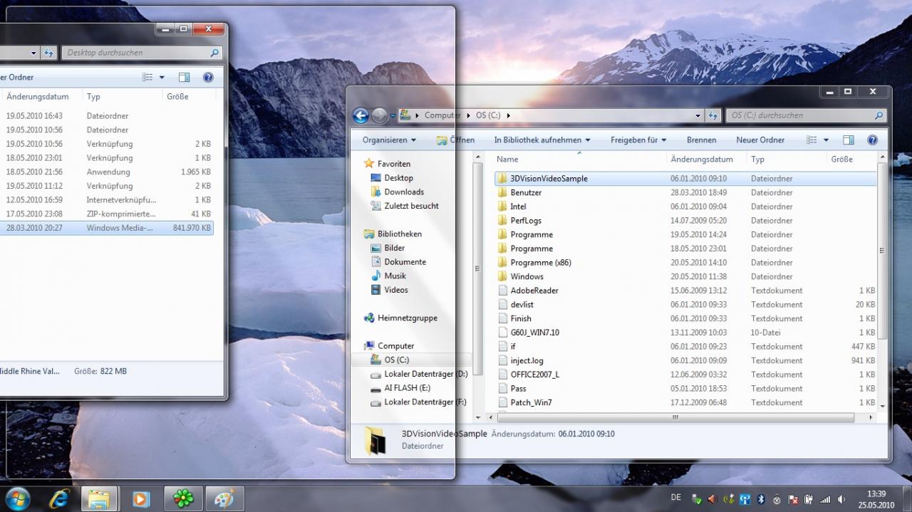 [25/05/2010] Wenn ihr eure Fenster übersichtlich anordnen wollt, dann klickt und haltet die obere Leiste und zieht das Fenster nach links, rechts, oben oder unten. Windows 7 ordnet die Fenster dann sinnvoll neben- beziehungsweise untereinander an. Das funktioniert auch über [Win] + [Pfeiltasten] (Danke an unseren User neosix123)