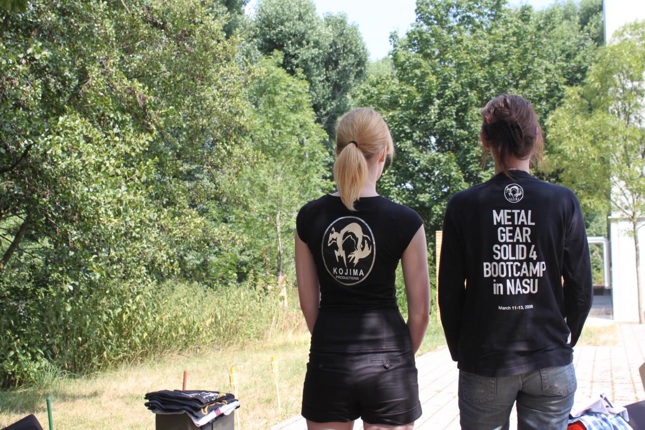 [19/07/2010] Die beiden Metal Gear Solid-Oberteile stehen Luise und Katha ausgezeichnet.
