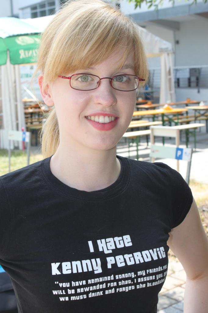 [19/07/2010] GTA IV-Shirt in Eigenregie: Ein Zitat aus Grand Theft Auto IV ziert Luise.