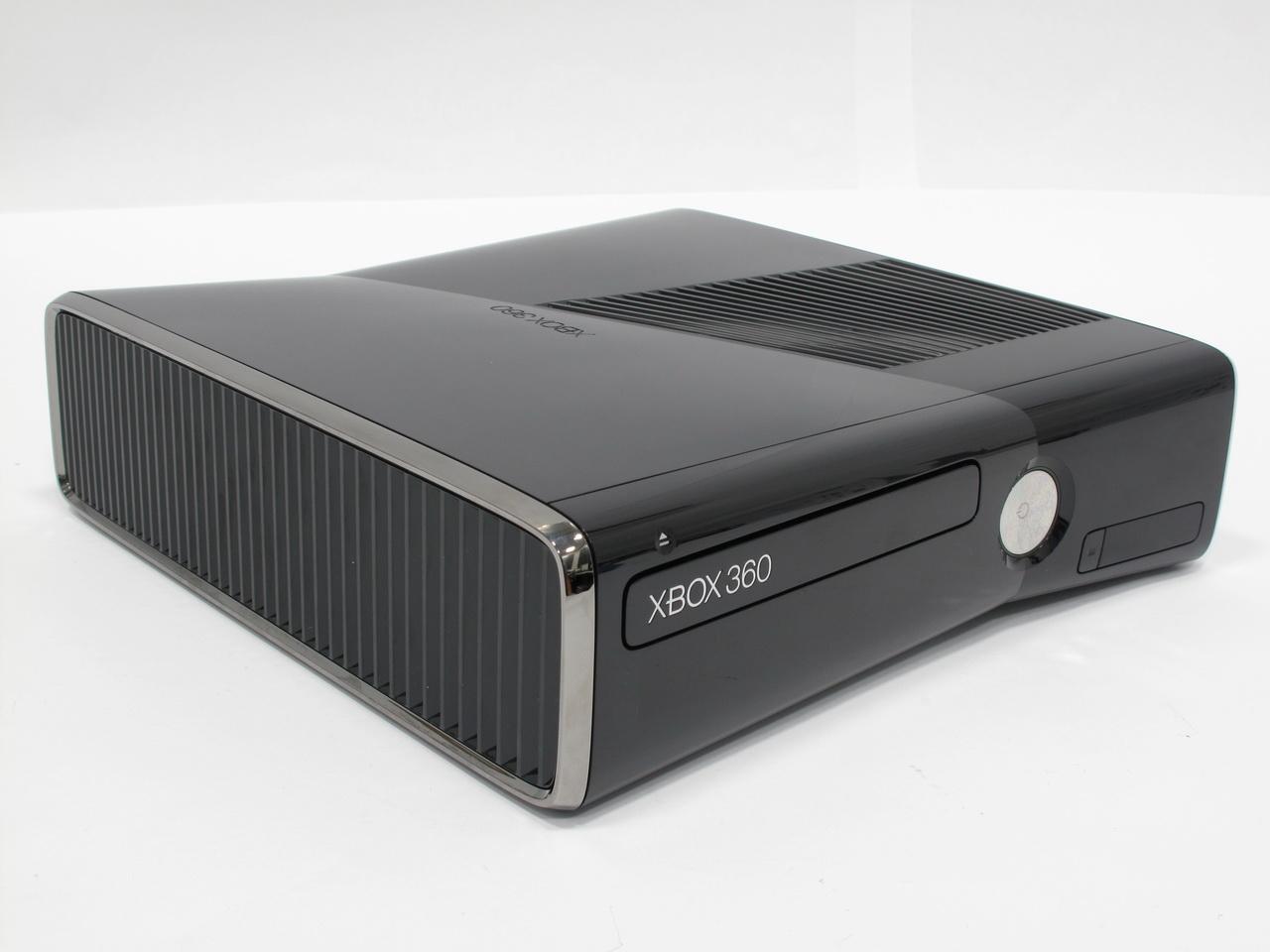 [15/07/2010] 15. Juni 2010: Microsoft kündigt die Xbox 360 Slim an. Die aufgebohrte Elite-Version bietet eine 250-GB-Festplatte und einen integrierten Wi-Fi-Support.