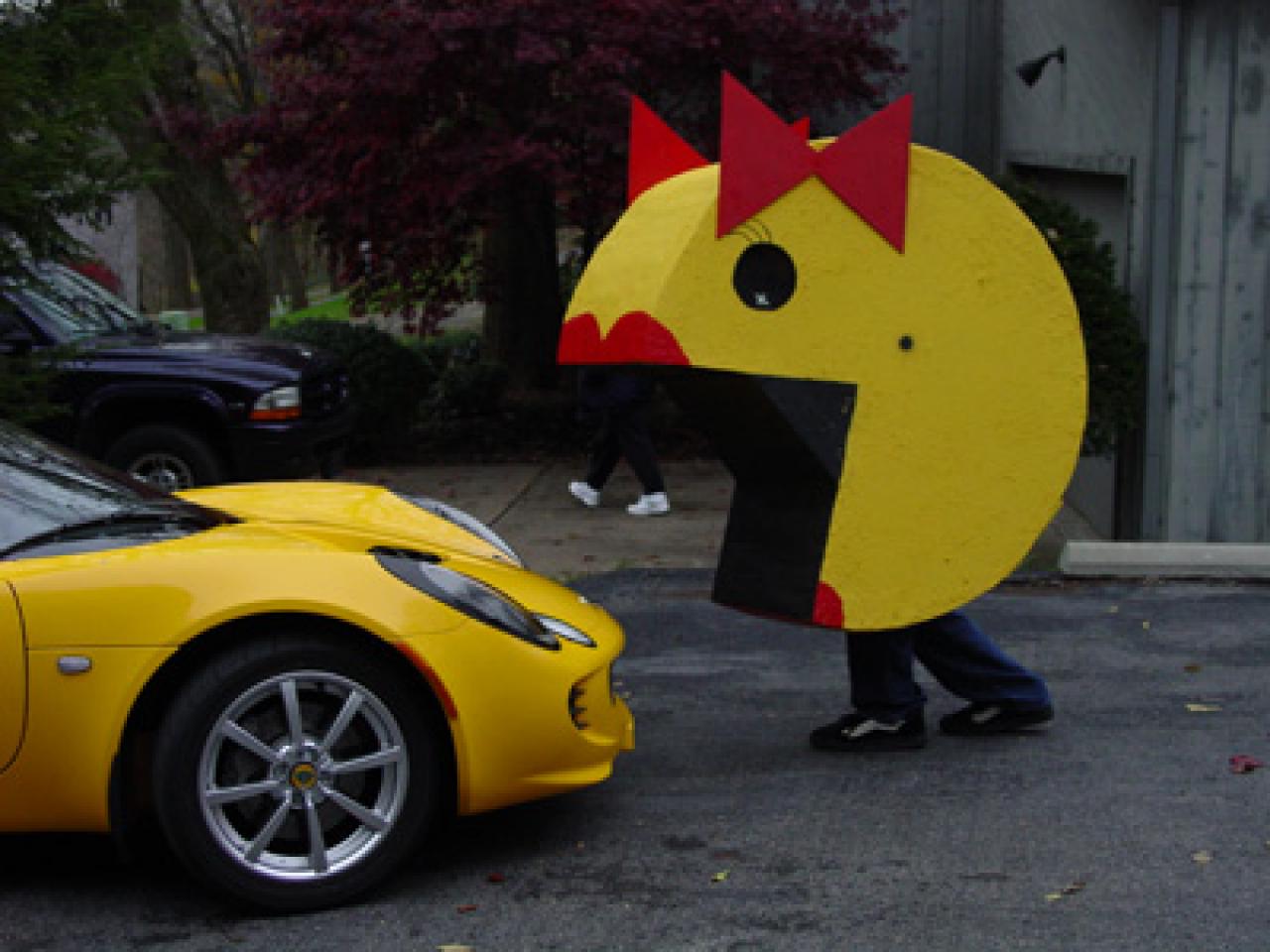 [27/10/2010] Auch Ms. Pac-Man ist für Gamer ein tolles Halloween-Kostüm. Aber auch hier solltet ihr auf keiner Party auftauchen, auf der ohnehin schon kein Platz ist.