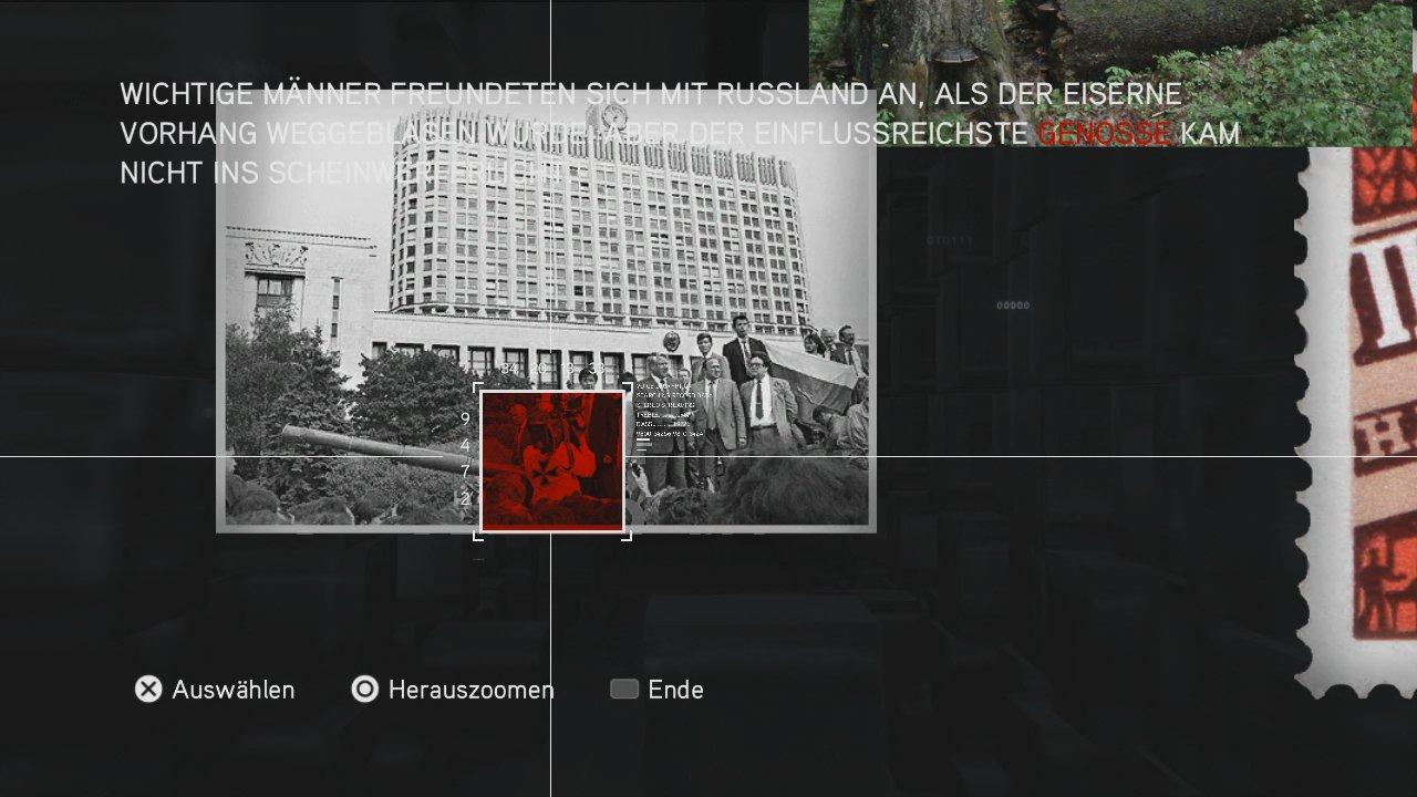 [16/11/2010] Assassin's Creed: Brotherhood Komplettlösung: Glyphen-Rätsel Nr. 6: Auf dem Foto ganz links demaskiert der Rotfilter ein Templerabzeichen am Rücken des Kameramannes. (2)