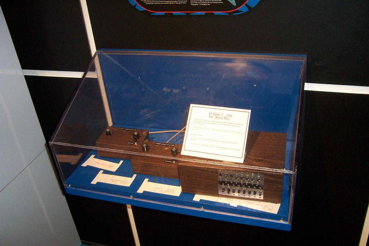 [21/01/2011] Prototyp des von Ralph Baer gebauten Magnavox Odyssey, genannt Brown Box.