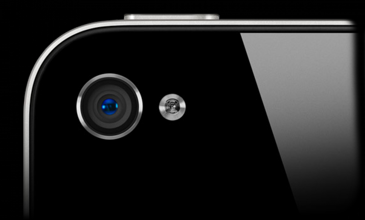 [04/01/2011] Anjo Opitz, Betreiber von Glaswelt201, hat ganz eigene Vorstellungen, wie das iPhone 5 aussehen könnte. Diese Designstudien hat er selbst erstellt und orientiert sich dabei deutlich am Design des iPhone 4.(2)