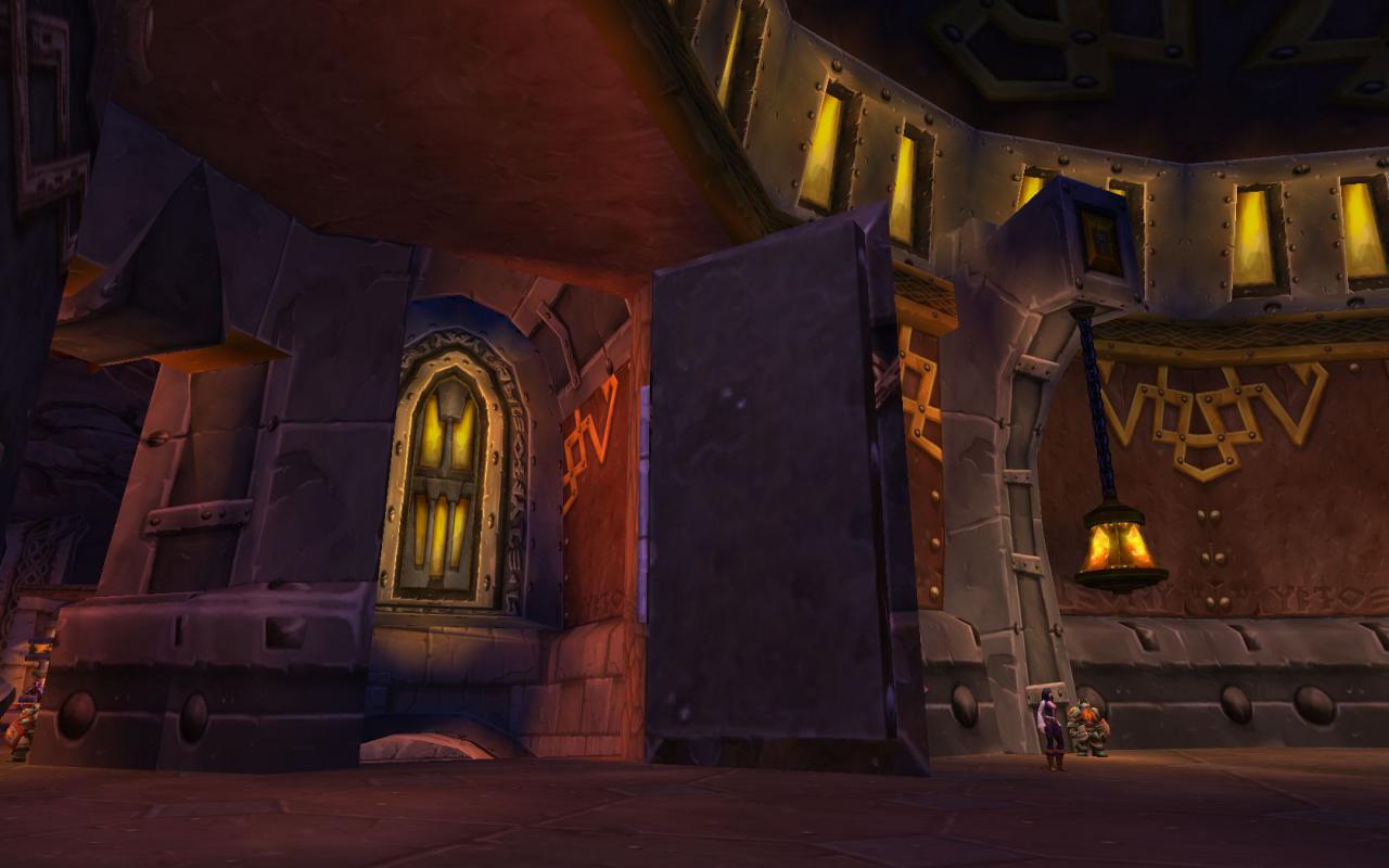 [25/02/2011] Die Hauptstadt Eisenschmiede in WoW war einst die größte Stadt im Spiel und war deutlich umfangreicher als die heutige Variante. Die Gänge des äußeren Rings waren auf zwei Ebenen verteilt und hatten riesige Verbindungsgänge. Da sich die Spieler in der Beta aber hoffnungslos verliefen, schrumpfe Blizzard kurzerhand die Hauptstadt.
