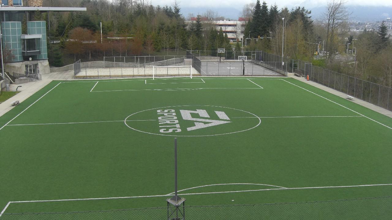 [13/05/2011] Hier wird FIFA 12 gemacht. Das riesige Studio-Areal von EA Sports im kanadischen Vancouver verfügt sogar über Fußball-, Beachvolleyball- und Baskettball-Platz. 