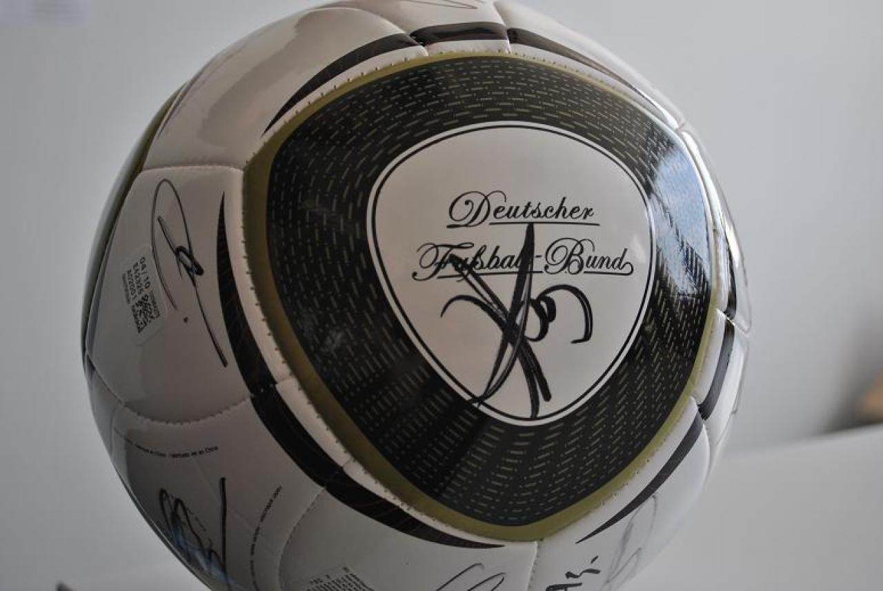 [11/05/2011] Der Adidas-Ball 
