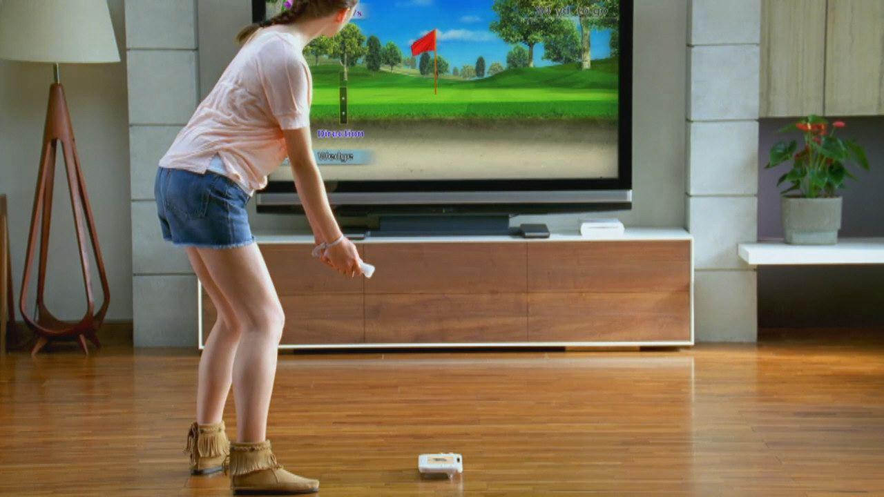 [07/06/2011] Hätten wir einem Freund vor rund 15 Jahren erzählt, dass man zum virtuellen Golfspiel einen Controller durch die Wohnung schwingt - er hätte bestimmt gedacht, die Idee käme aus einem Sci-Fi-Streifen. Heute ist die Bewegungssteuerung schon fast veraltet und es gibt bereits neue Ansätze, beispielsweise mit der Wii U.