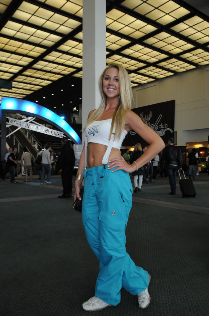 [08/06/2011] Messe-Babes auf der E3 2011 in Los Angeles. (3)