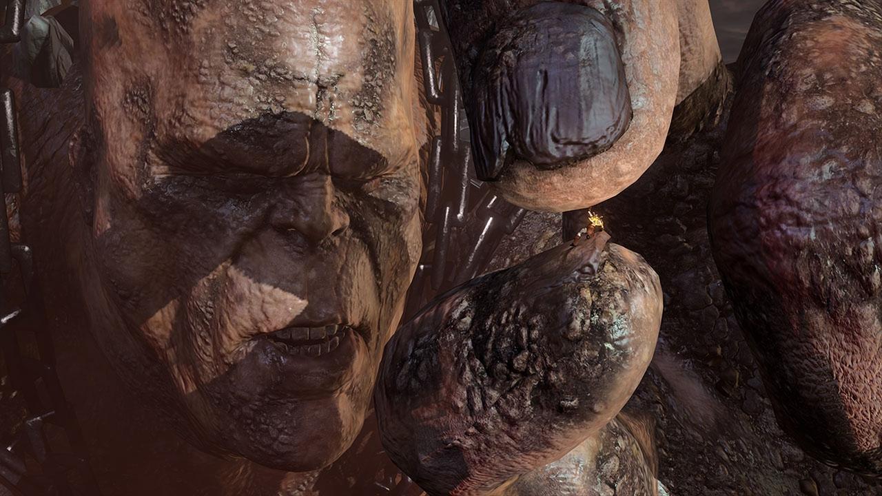 [22/07/2011] God of War III: Im klassischen David gegen Goliath Stil muss sich der Protagonist Kratos gegen dieses Ungetüm behaupten. Dabei ist er nicht einmal so groß wie der Fingernagel des Titanen Kronos. In einem episch inszenierten Kampf stellt sich aber schnell heraus, wer der eigentliche Boss im Ring ist.