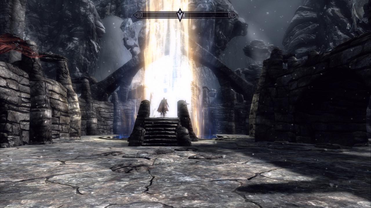 [15/11/2011] Eine Lichtsäule steigt aus dem Zugang nach Sovngarde auf. Wenn wir schnell genug sind, können wir sogar ohne Kampf hineinspringen.