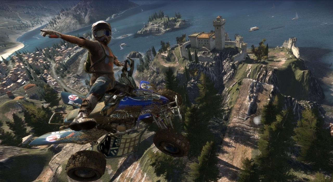 [29/11/2011] Pure - Krasse Stunts in luftiger Höhe: Willkommen bei Pure. In dem Rennspiel können die Gamer gegen die starke Konkurrenz bestehen, die nicht ängstlich vor der nächsten Rampe abbremsen. Sprünge über gewaltige Schluchten sind Pflicht und müssen idealerweise mit Pirouetten kombiniert werden, um an Speed zu gewinnen. 