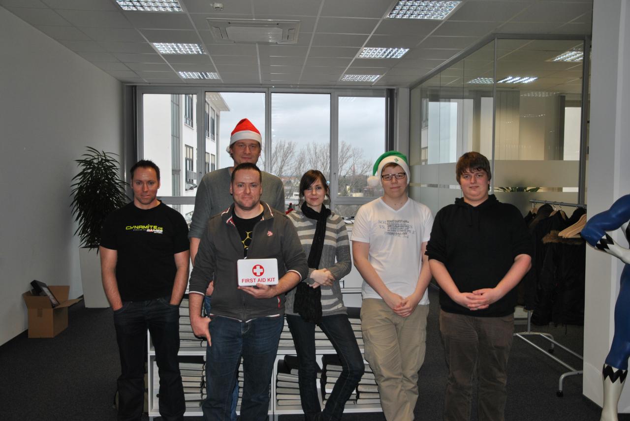 [23/12/2011] Die Games-Aktuell-Redaktion wünscht frohe Weihnachten: Andy, Matti, Thomas, Katha, Lukas und Linus (von links)
