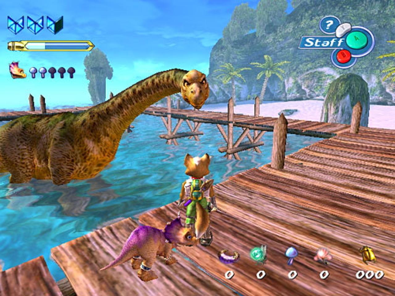 [05/01/2012] Star Fox Adventures ist anders als die anderen Teile der Star Fox-Reihe. Denn während Fox McCloud den Spielverlauf üblicherweise am Steuerknüppel seines geliebten Arwing verbringt, verlässt er in diesem Serien-Ableger das Cockpit. Dabei muss er verhindern, dass ein Planet auseinander bricht, der von zahlreichen Dinosauriern bewohnt wird. Wir danken Balosar für diesen Hinweis.