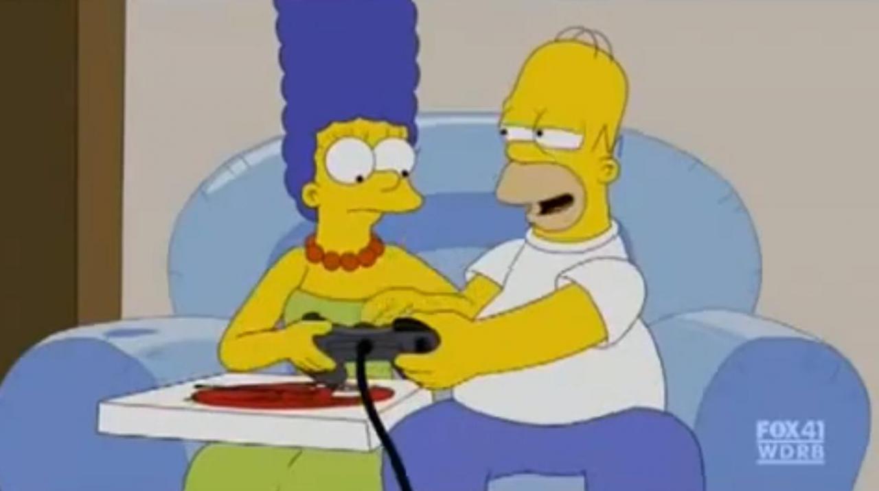 [02/04/2012] Homer absolviert eine Runde Halo auf seiner Konsole.