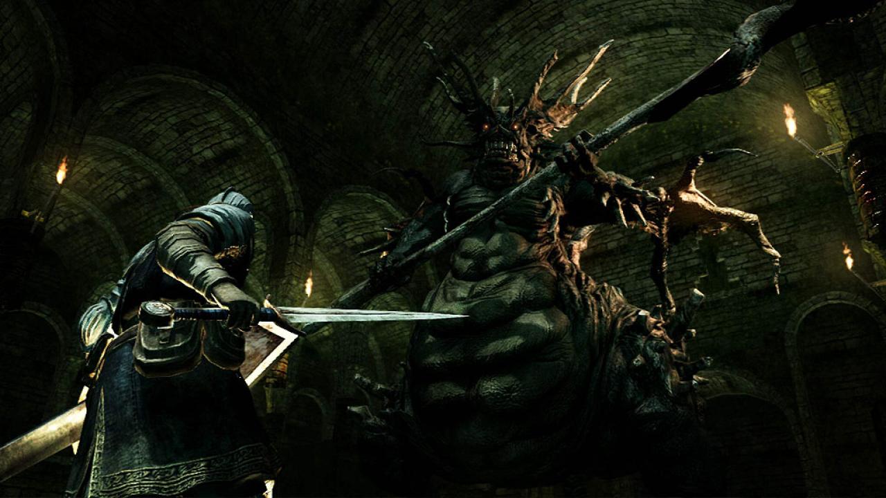 [24/04/2012] Dark Souls - Das knüppelharte Rollenspiel ist demnächst auch für den PC erhältlich. Die mittelalterlich anmutende Welt von Dark Souls steht allen Helden offen, doch die meisten Pfade sind für Frischlinge einfach zu gefährlich. Dem Friedhof und der Ruinenstadt von Neu Londo solltet ihr euch beispielsweise nur mit guter Ausrüstung nähern.