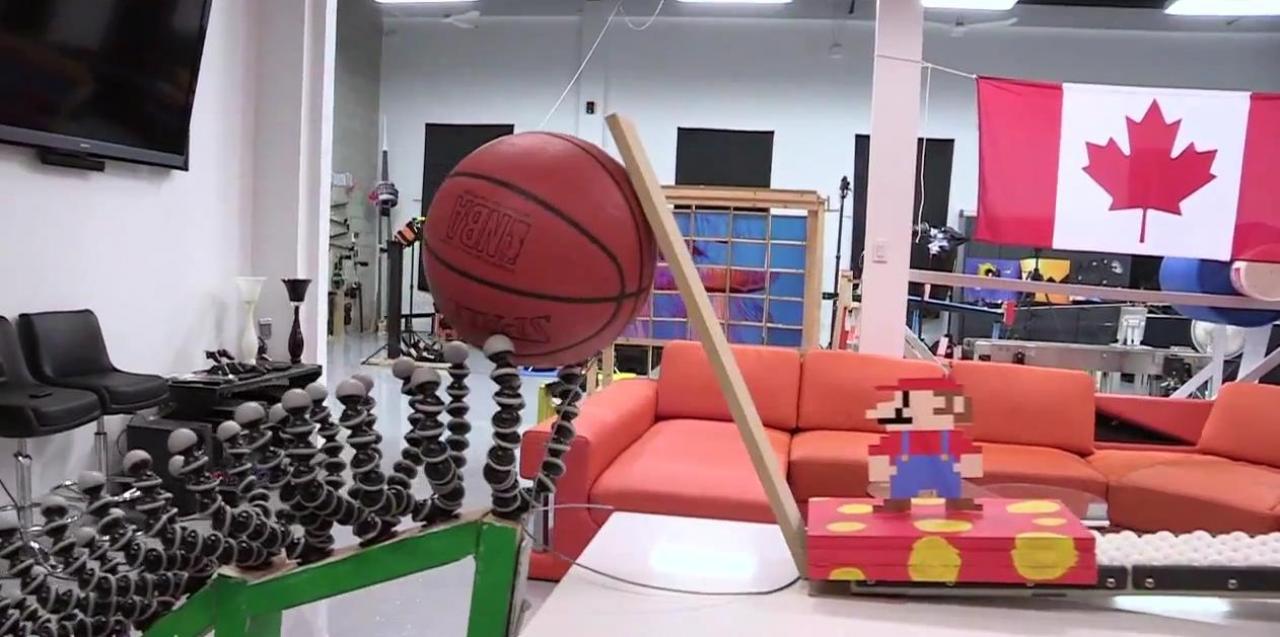 [02/05/2012] Die spektakulärsten Kettenreaktions-Maschinen: Sogar Mario hat einen Auftritt.