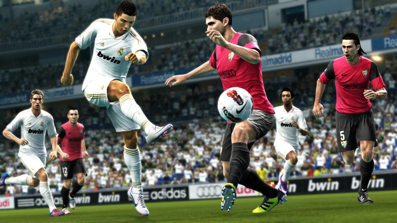 [30/05/2012] Pro Evolution Soccer 2013 erscheint am 20. September und ist damit eine Woche früher dran als der Konkurrent FIFA 13. Welchem der beiden Spiele haltet ihr die Treue? (13)