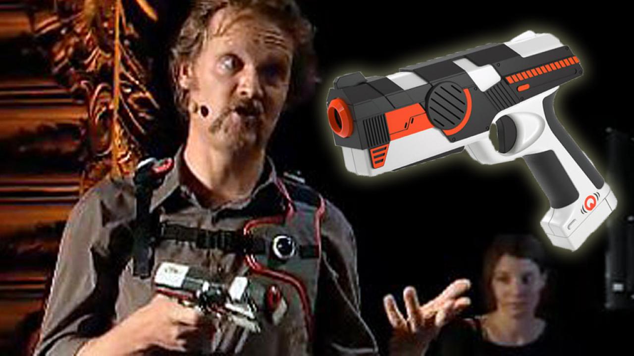 [07/06/2012] [2010] - Live-Shooter-Action auf Ubisofts PK - Was war denn da bei Ubisoft los? Mit Infrarotpistolen bewaffnete Models stürmten die Bühne und legten eine witzige Showeinlage hin. Anlass dafür war die Präsentation von Battle Tag. Doch was hatte das mit Computer- und Videospielen zu tun? Nun ja, herzlich wenig. Zumindest sah es cool aus.