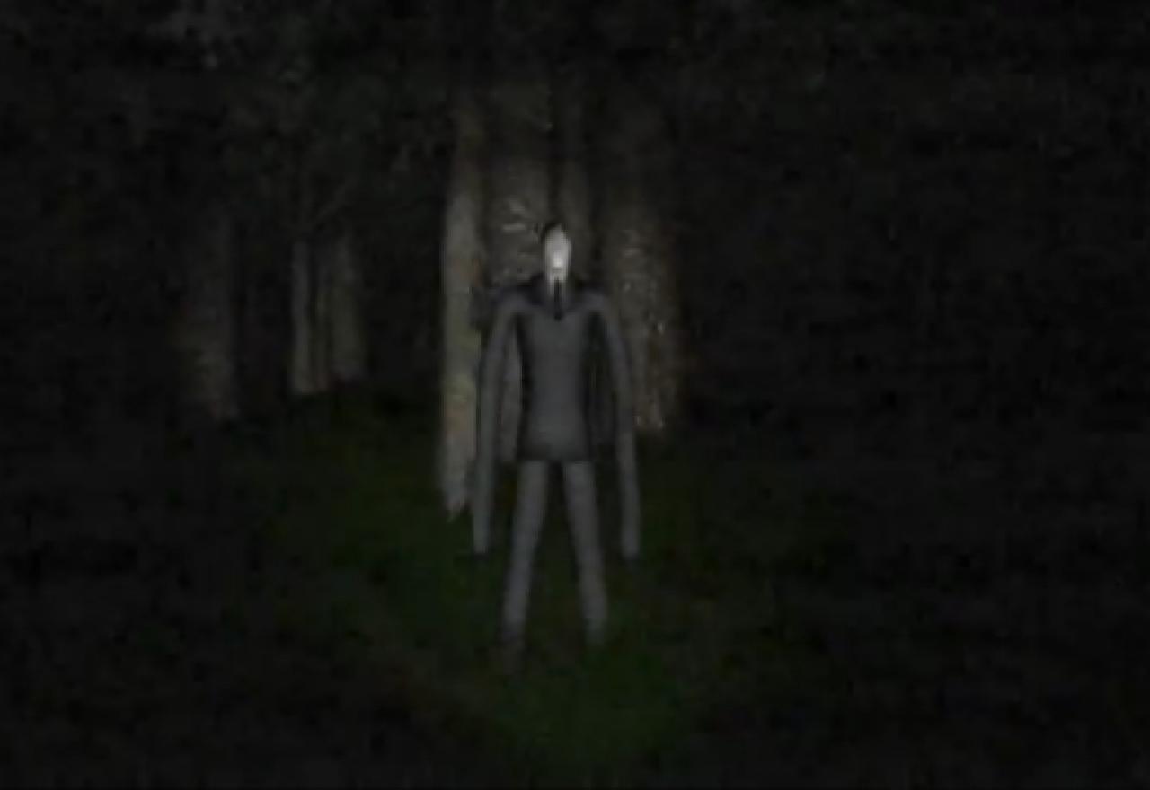 [28/07/2012] Schaurig geht es weiter, denn im Indie-Hit Slender treffen wir auf den Slenderman. Niemand hat eine Ahnung wo er herkommt, wieso er kein Gesicht hat und ganz besonders, wieso er so scharf auf sein Papier ist.