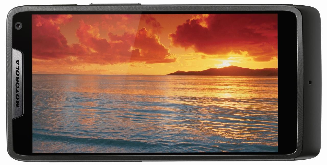 [18/09/2012] Schöne Aussichten für Smartphone-Fans gibt es auch unter 400 Euro - hier ein Motorola RAZR i