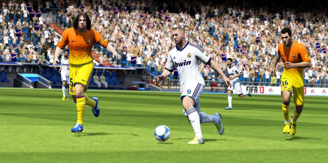 [20/10/2012] Jährlich grüßt das Murmeltier - und zwar in Form eines neuen FIFA-Ablegers. Mit einem Kader-Update und Gameplay-Verbesserungen buhlt der Titel jeden Herbst um Wiederholungskäufe. Nebenbei gilt es außerdem, einen unliebsamen Konkurrenten aus dem Weg zu räumen: Pro Evolution Soccer.