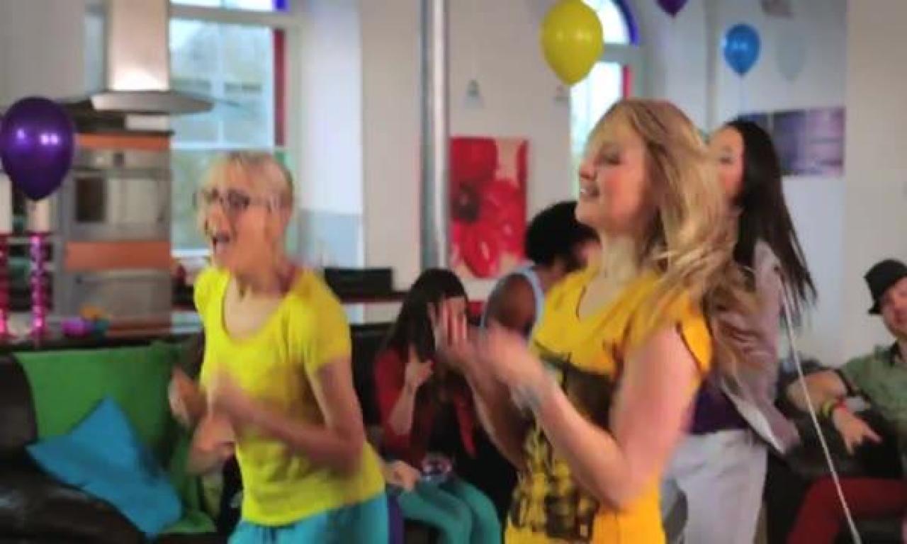[16/10/2012] Weil Nerds und Loser sowieso nicht genug vor die Haustür kommen brauchen wir natürlich auch ein neues Just Dance! Wenigstens ist das dann ein Schritt in die richtige Richtung.