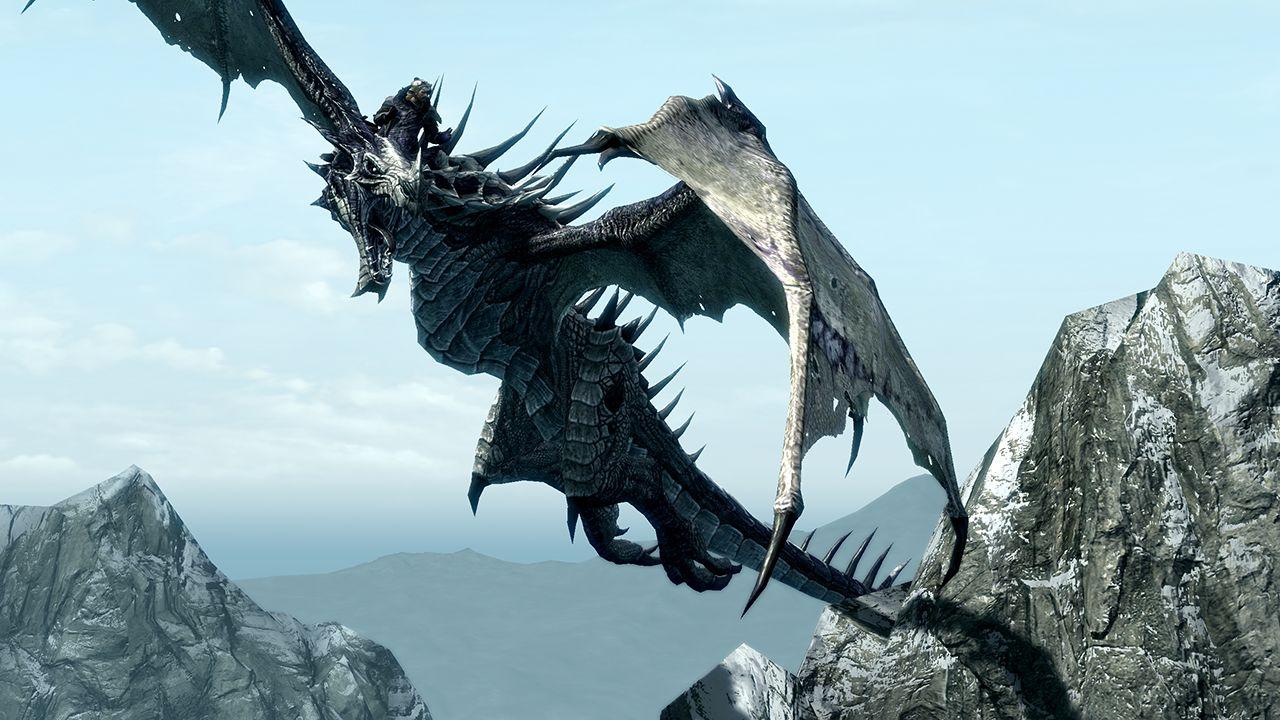 [15/11/2012] Die Drachensprache wurde in Skyrim einst nur von Drachen gesprochen. Es ist aber möglich, durch jahrelanges Training die Sprache zu erlernen und zu beherrschen. Das Drachenblut - der Dovahkiin - beherrscht diese, ohne sich dessen bewusst zu sein. Nicht selten setzen die Worte mächtige Kräfte frei - Fus Ro Dah!