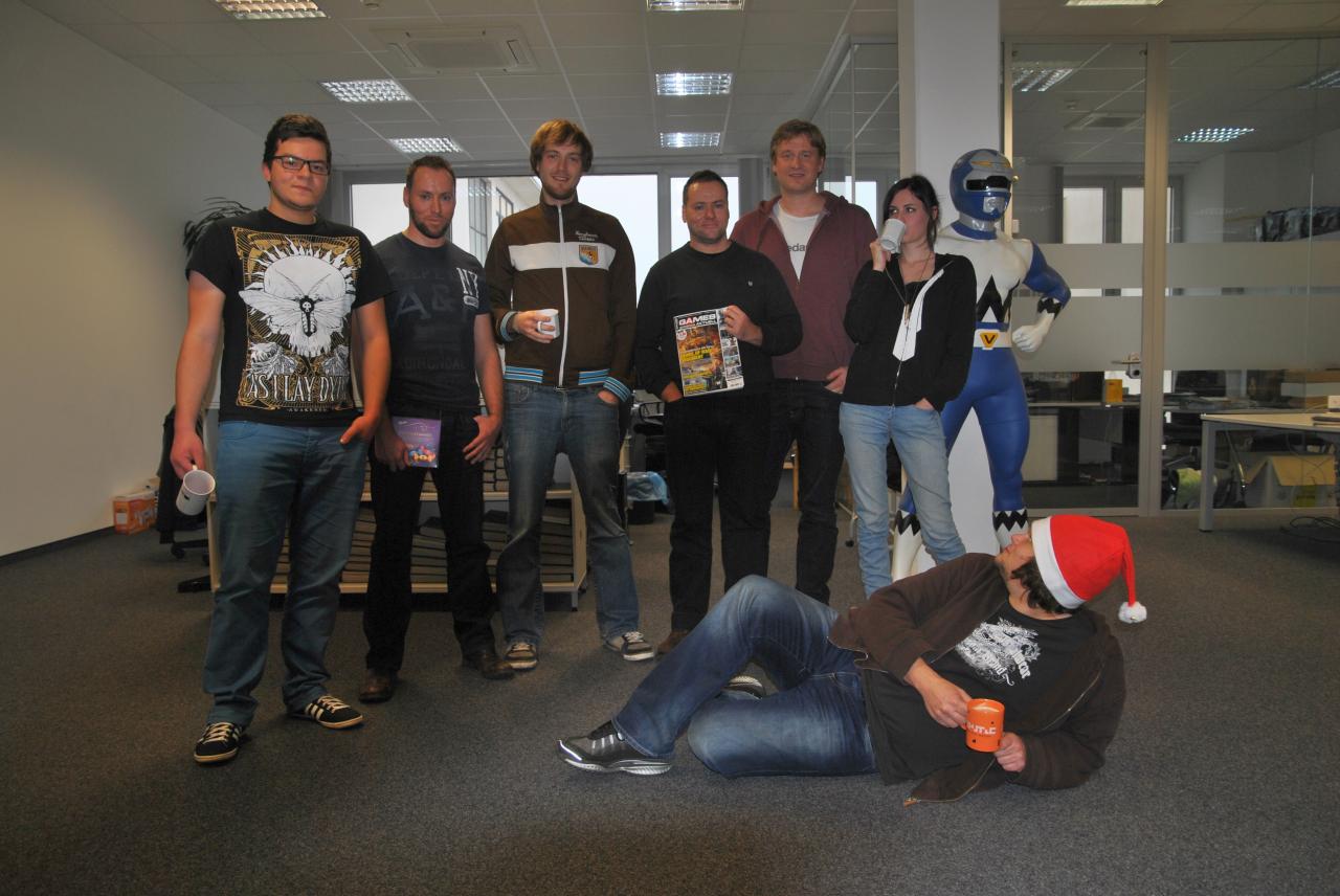[21/12/2012] Games Aktuell Podcast 244 (Weihnachts-Special): Marco, Andy, Dominic, Thomas, Matti, Katha und (liegend) Simon (von links)