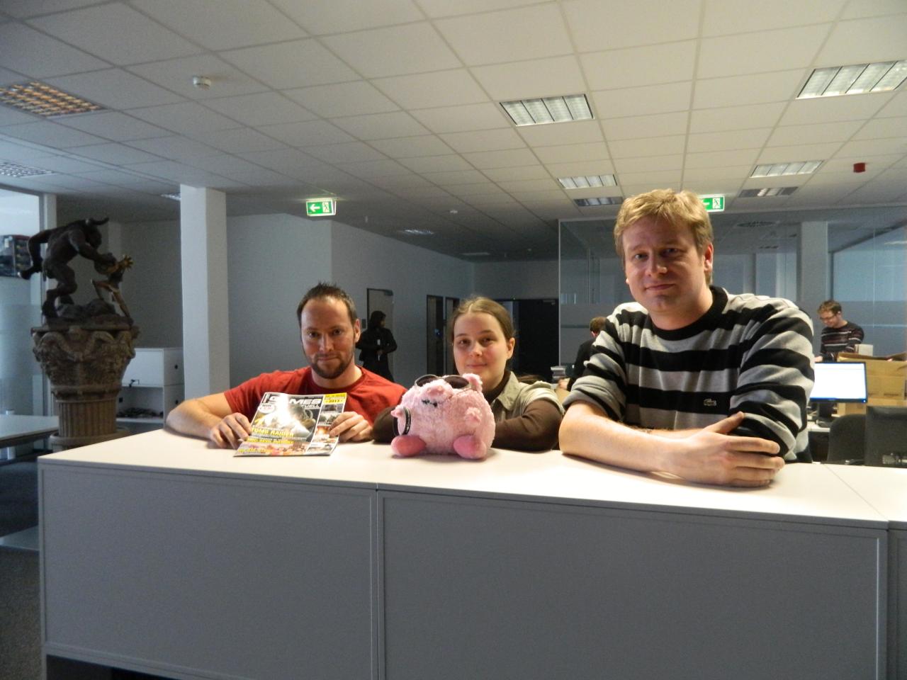 [17/01/2013] Games Aktuell Podcast 247: Andy mit der neuen Games Aktuell, Mháire mit Manni und Matti mit gestreiftem Pulli (von links)