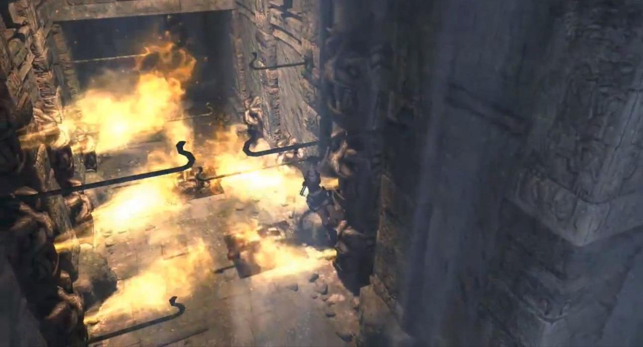 [11/01/2013] Lara muss in Tomb Raider: Underworld einen Gang mit feuerspeienden Steinfratzen überwinden, indem sie sich im richtigen Moment von einer Stange zur anderen schwingt.