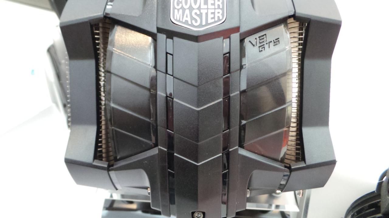 [05/03/2013] Optisches Highlight: der futuristische High-End-Kühler Cooler Master V8 GTS