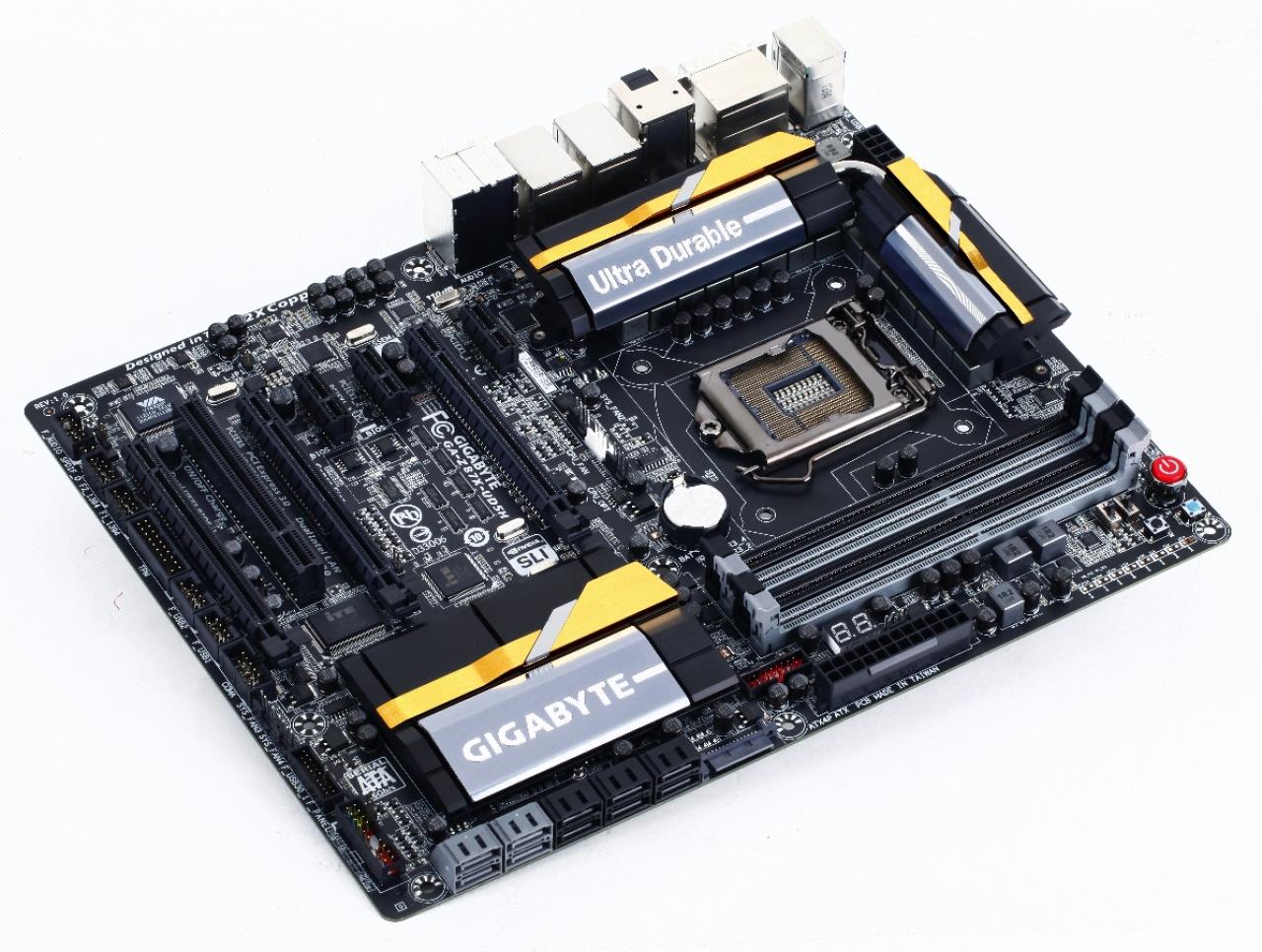 [24/05/2013] Eine der Edelplatinen mit Z87-Chipsatz zum Übertakten beim Intel Sockel 1150: Gigabyte GA-Z87X-UD5H