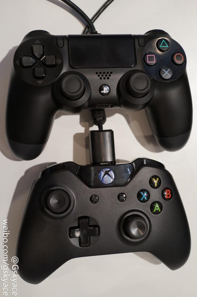 [26/06/2013] Die Controller der Konsolen geben ebenfalls Anlass zur Diskussion. Während sich Xbox One-Besitzer über die Rumble-Funktion der Schultertasten freuen und diese nicht mehr missen möchten, schätzen viele PS4-Fans das Frontseiten-Touchpad. Ein Nachteil des Xbox-One-Controllers ist, dass er mit handelsüblichen Batterien ausgeliefert und betrieben wird. Ein Play & Charge Kit schlägt mit circa 18 Euro zu Buche. Sonys Gegenstück kommt mit bereits verbautem, dafür aber nicht auswechselbarem Akku daher. Trotz dieses vermeintlichen Vorteils haben viele DualShock 4-User mit heftigen Abnutzungserscheinungen der Analogsticks zu kämpfen.