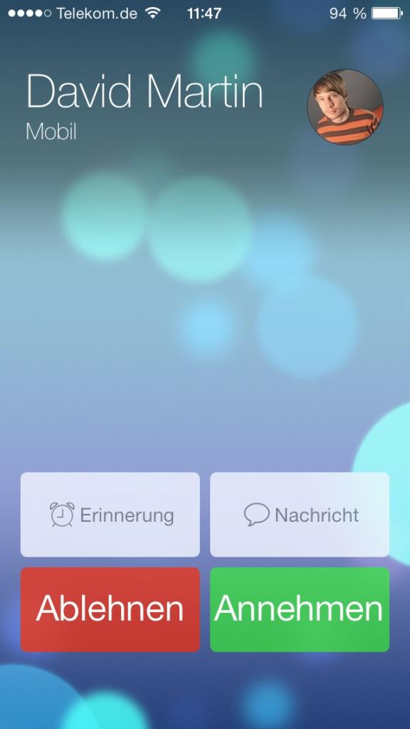 [20/09/2013] iOS7 im Test: Neuer Look auch bei aktiven Anrufen.