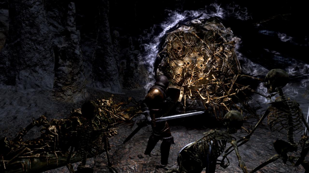 [08/11/2013] Dark Souls gehört zu den schwersten Spielen aller Zeiten. Wer nach tausend gestorbenen Toden noch nicht demotiviert resigniert hat, kann wirklich stolz auf sich sein. Der Frustfaktor dieses Rollenspiels übersteigt leider die Auswahl an Wörtern, die uns der Duden bieten kann.