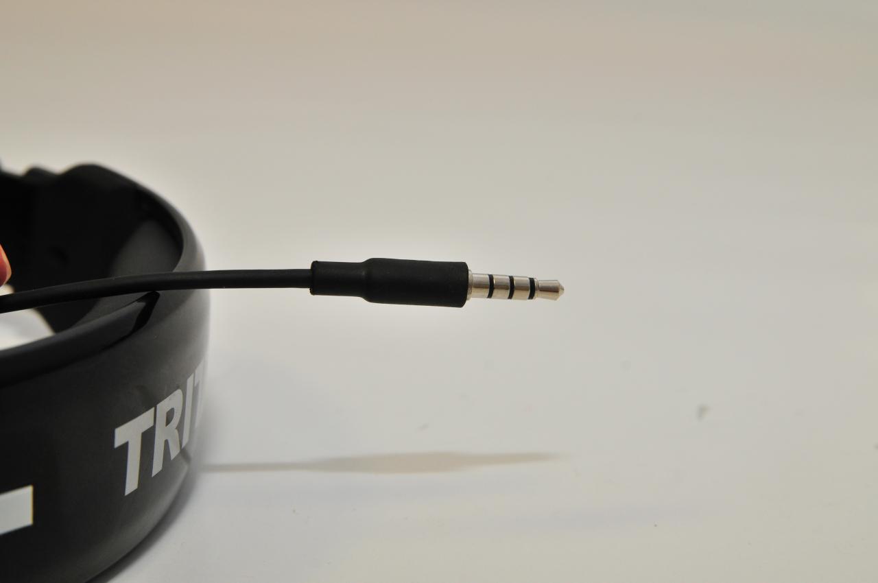 [21/11/2013] Viele Headsets mit einem solchen vierpoligen Klinkenstecker können an den Controller angeschlossen werden.