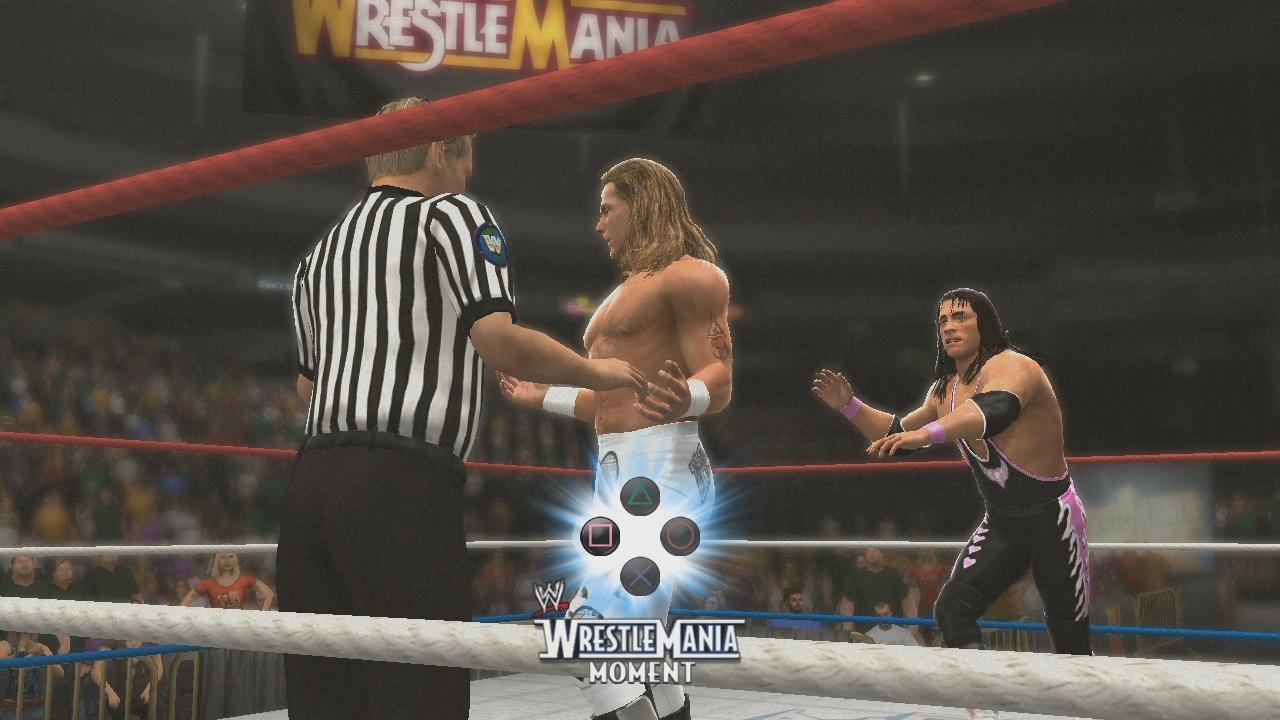 [14/11/2013] WWE 2K14 im Test für PS3: Spezielle Wrestlemania-Momente werden auch in Quicktime-Events dargestellt. Hier bekommt zum Beispiel der bedauernswerte Referee Bret Harts Clothesline ab - autsch.