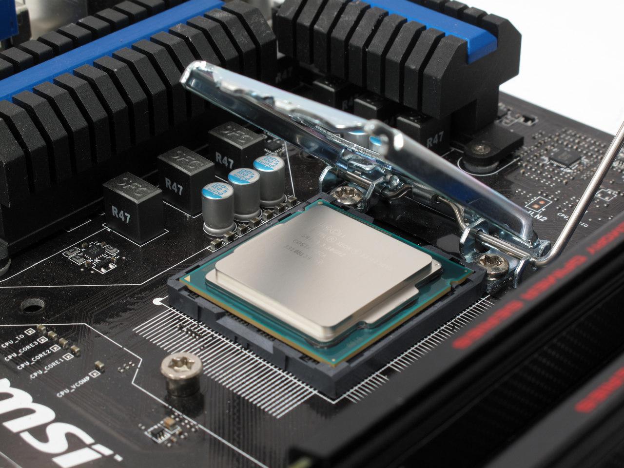 [29/11/2013] CPU in ihrem Sockel