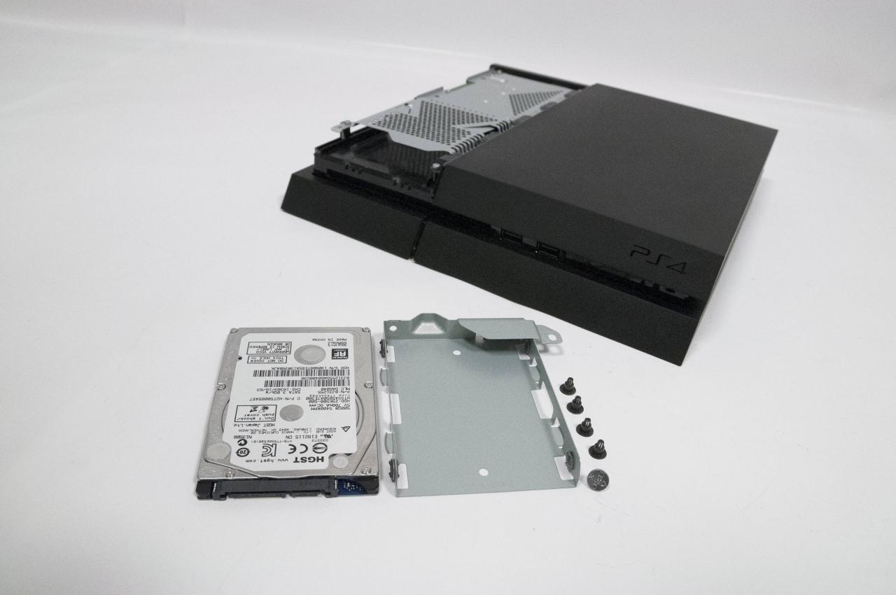 [30/01/2014] Die Playstation 4 hat mit 500 GB zwar schon eine ordentliche Festplatte, aber bei der beachtlichen Größe einiger Spiele, könnte schon in einem halben Jahr Platzmangel entstehen. Wer sich viele Spiele kaufen will, sollte sich besser früh überlegen, ob mehr Speicher Sinn macht.