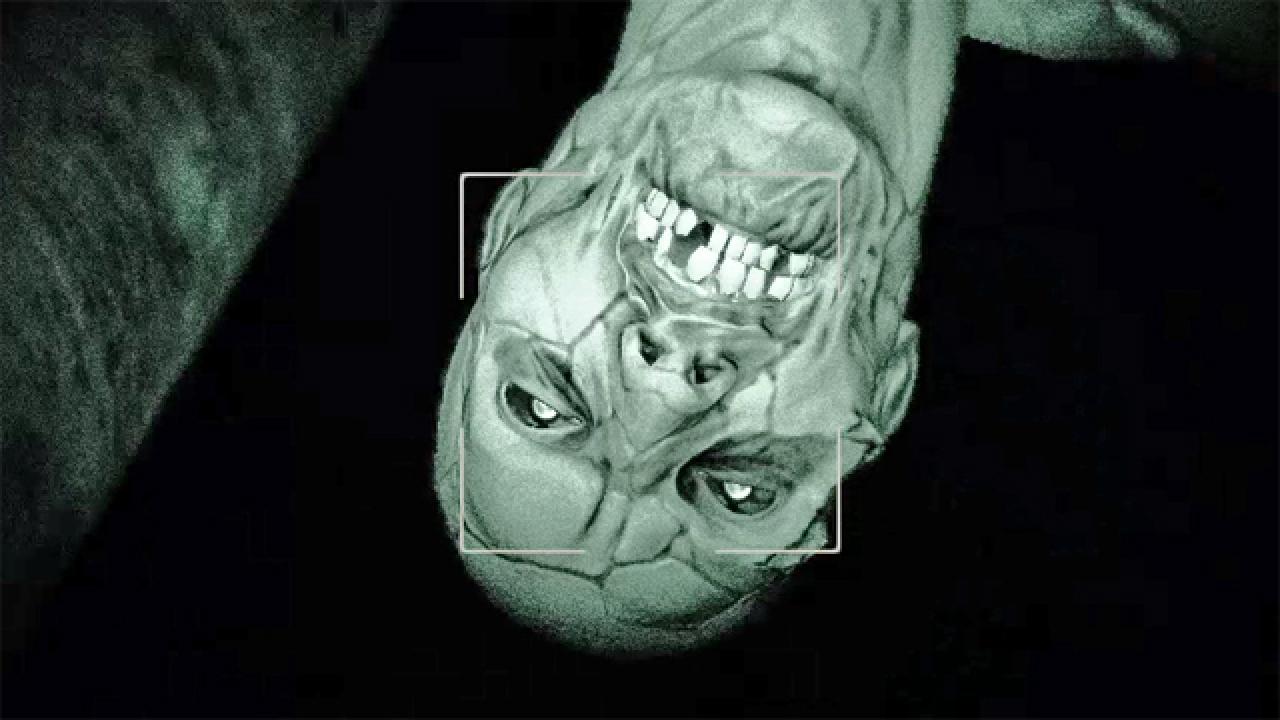 [05/02/2014] Outlast ist wohl eines der bekanntesten Spiele, die es uns nicht erlauben, uns ein Stuhlbein zu schnappen und damit auf die Insassen der Irrenanstalt einprügeln. Stattdessen müssen wir durch Lüftungsschächte und enge Spalten zwischen Wänden und Barrikaden kriechen, um zu entkommen. Oder ganz klassisch kreischend wegrennen.