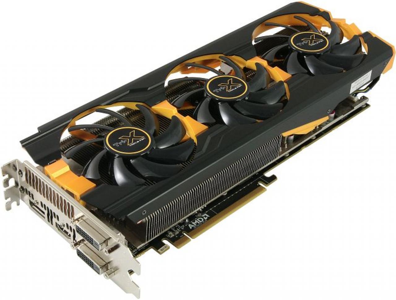 [17/04/2014] Einen besonders mächtigen Custom-Kühler bietet Sapphire mit der Tri-X-Kühlung, hier auf einer AMD R9 290X