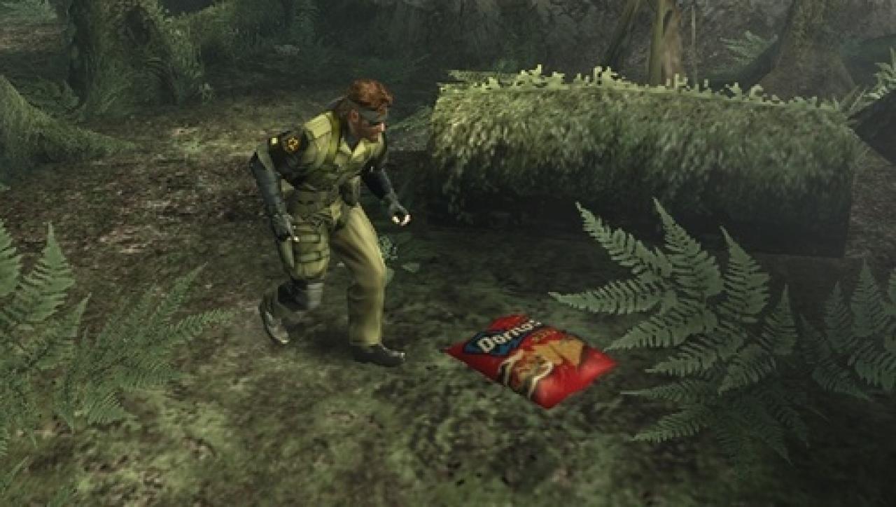 [10/04/2014] Im Hinblick auf total sinnfreie Produktplatzierungen, schießt Metal Gear Solid: Peacewalker definitiv den Vogel ab. Nicht nur das Chipstüten und Getränkedosen im Urwald vollkommen deplatziert wirken; auch waren die Produktdesigns zu der Zeit in der das Spiel spielt noch ganz andere, bzw. sie waren noch gar nicht auf dem Markt.