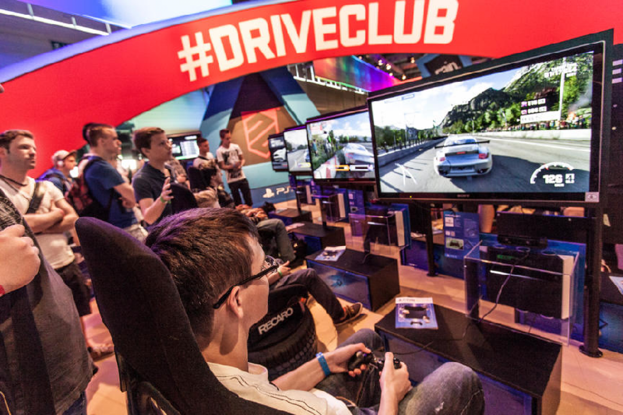 [16/07/2014] DriveClub spielbar am Sony-Stand.