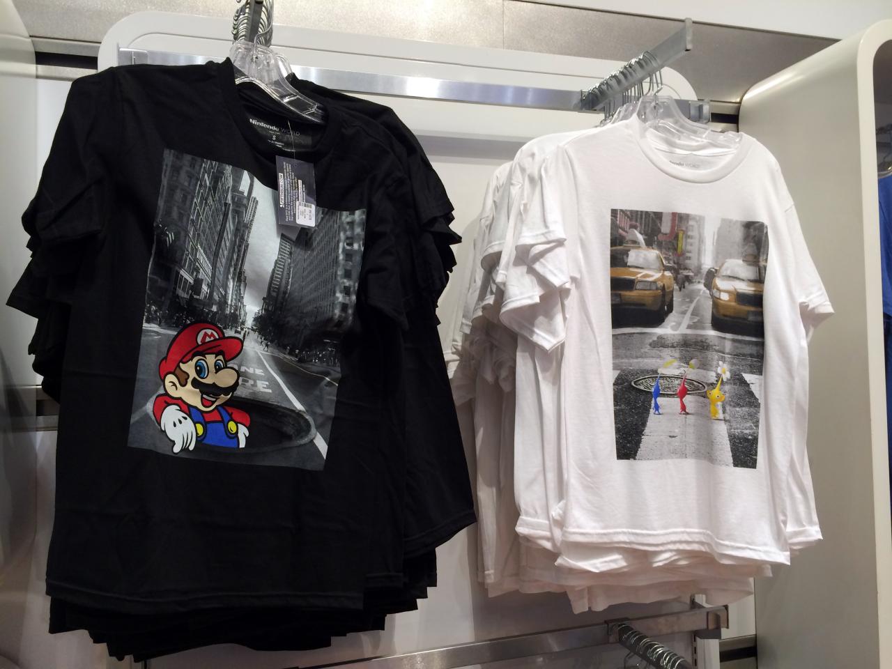 [25/09/2014] Exklusiv in der Nintendo World: Diese T-Shirts gibt's nur hier zu kaufen.