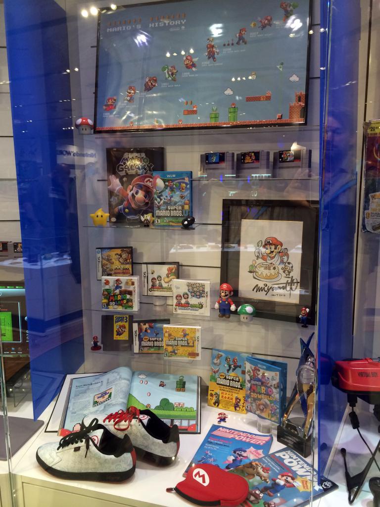[25/09/2014] Nintendo World in New York: Das Nintendo-Kaufhaus ist Teil des Rockefeller Centers, eine der bekanntesten Adressen in Manhattan. (16)