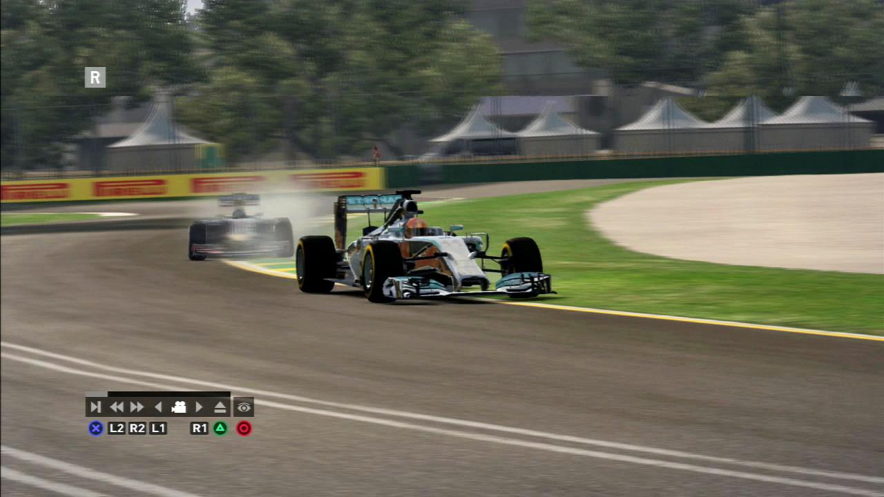 [24/10/2014] Sinnbild: Wie in der Realität fährt auch in F1 2014 der Mercedes GP vorne weg. Die Konkurrenz hingegen schluckt Staub.