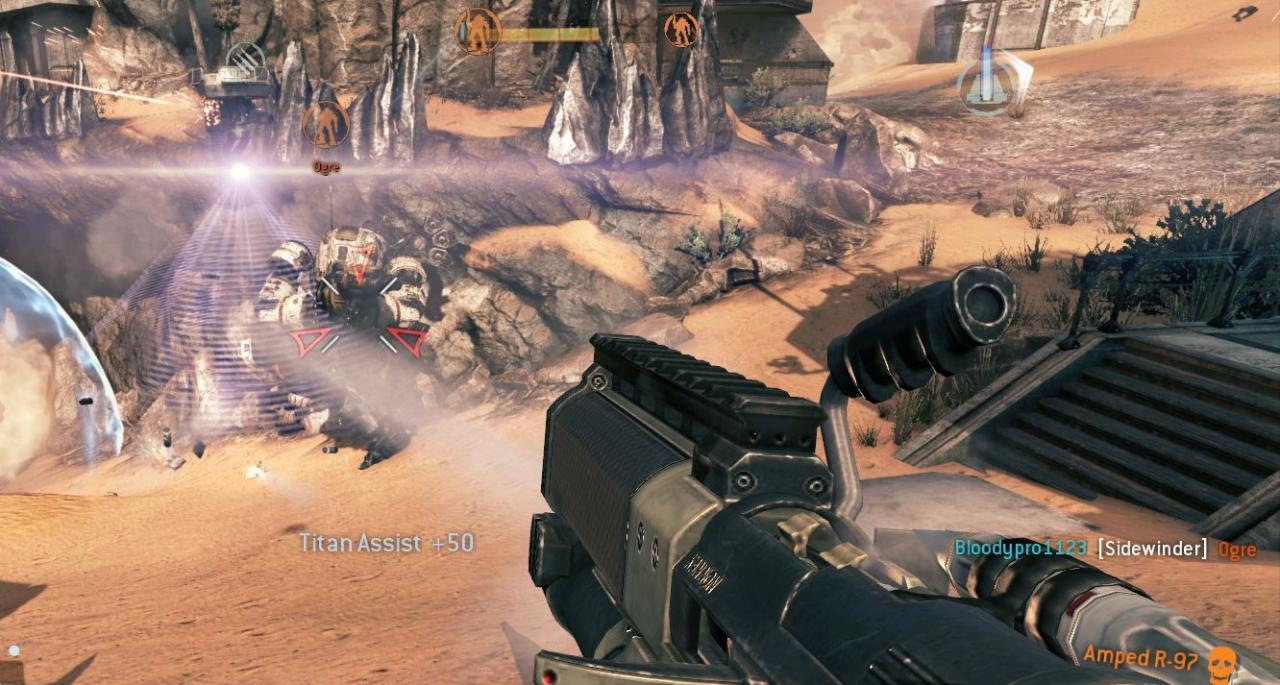 Die Tarndrohne (links oben) macht Infanterie und Titans unsichtbar.